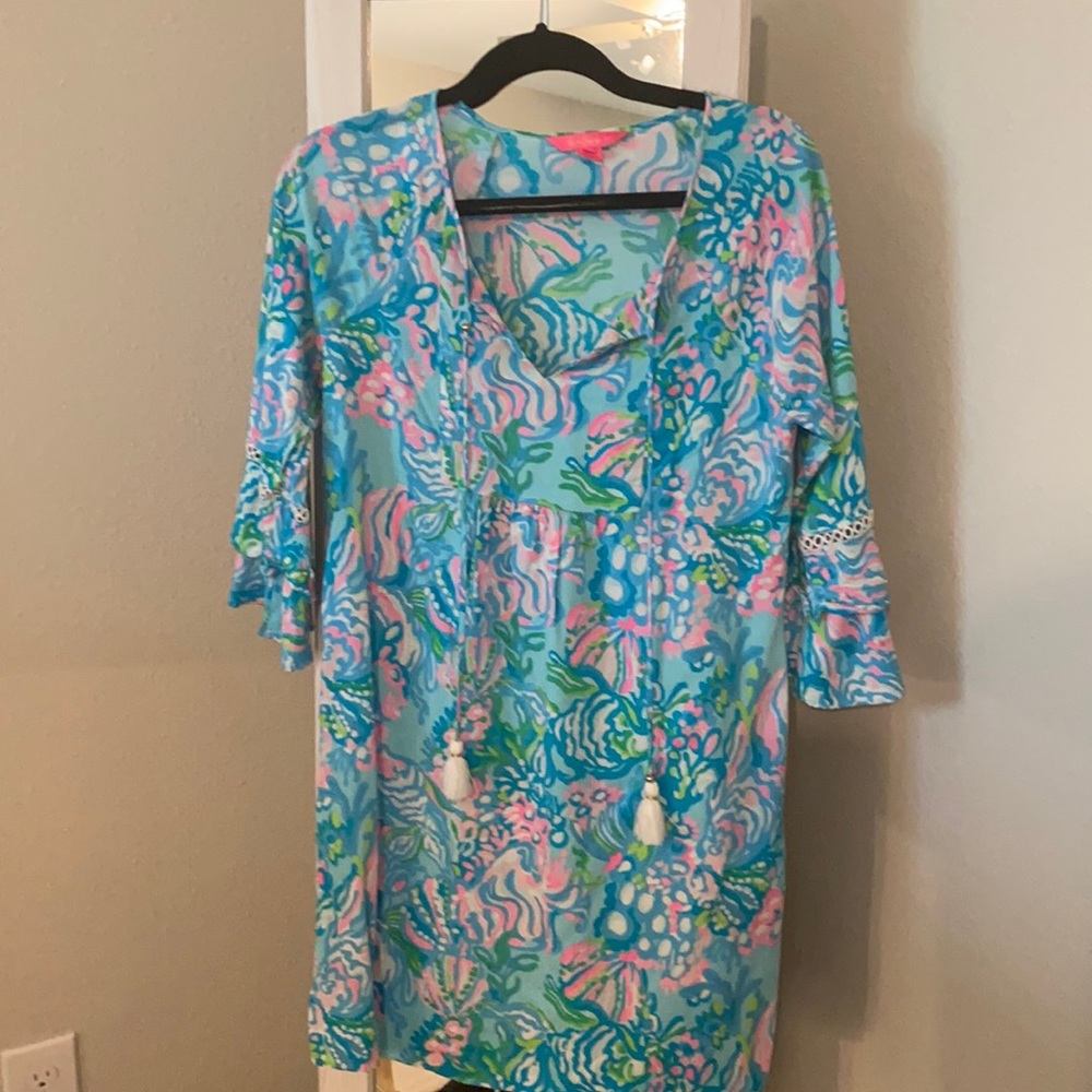 Small Lilly Pulitzer 3/4 sleeve dress.